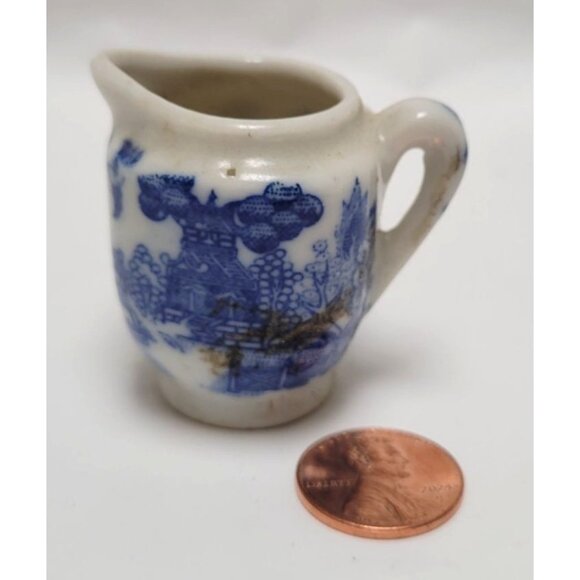 Vintage Miniature Dollhouse Blue & White Willow Porcelain Creamer Pitcher - Picture 2 of 7